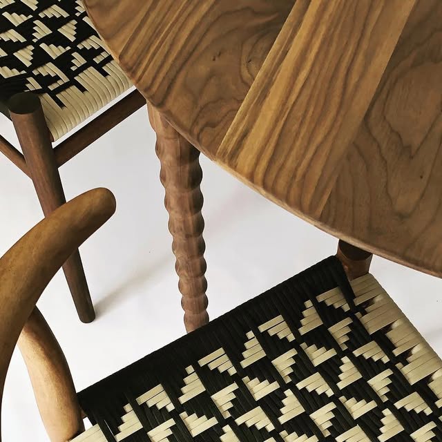 Horizontal weave in terracotta cotton rope — warm, graphic, timeless.